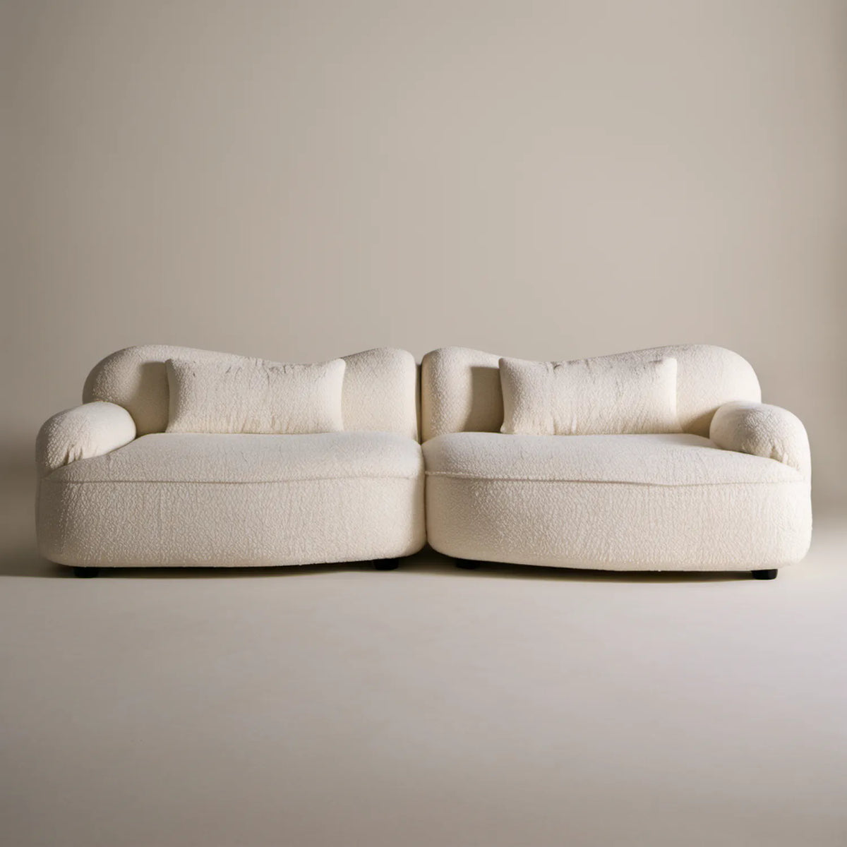 Kremowa sofa 2-osobowa z tkaniny bouclé 180 x 95 x 75 cm